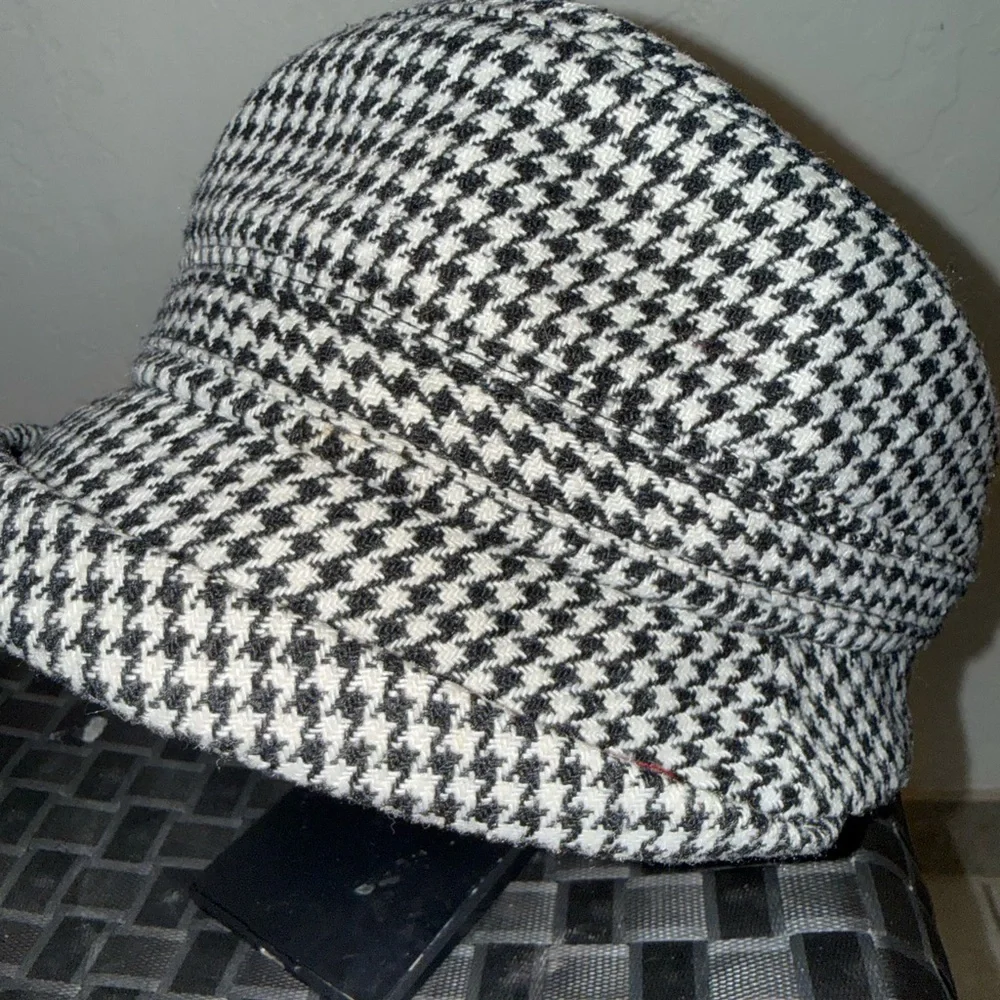 Nine West Vintage-Style Houndstooth Cloche Hat
